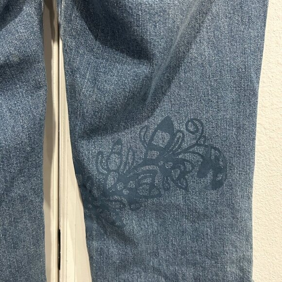Delicious Embroidered Floral Pattern Rolled Cuffs Denim Capri Jeans Size 11 - Picture 8 of 11